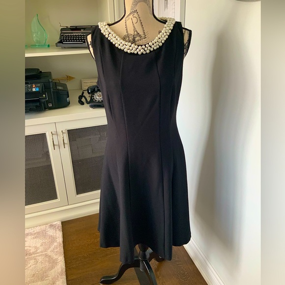 KARL LAGERFELD PARIS Pearl Neckline Black Sleeveless Dress Size 10 BRAND NEW - Picture 2 of 12